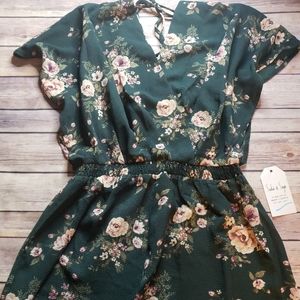 NEW Sadie and Sage Green Floral Romper Size Small
